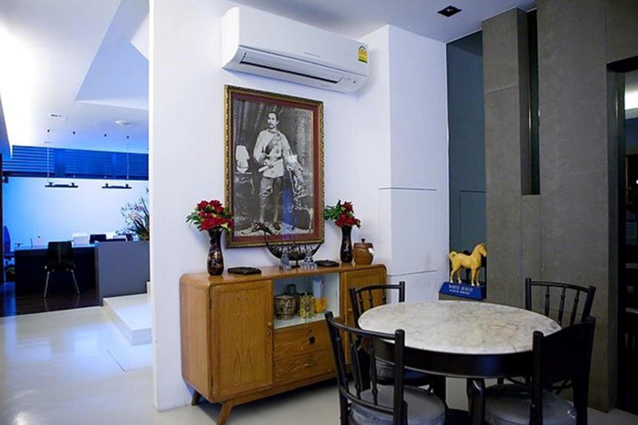 At One Inn Hualampong Bangkok Bagian luar foto