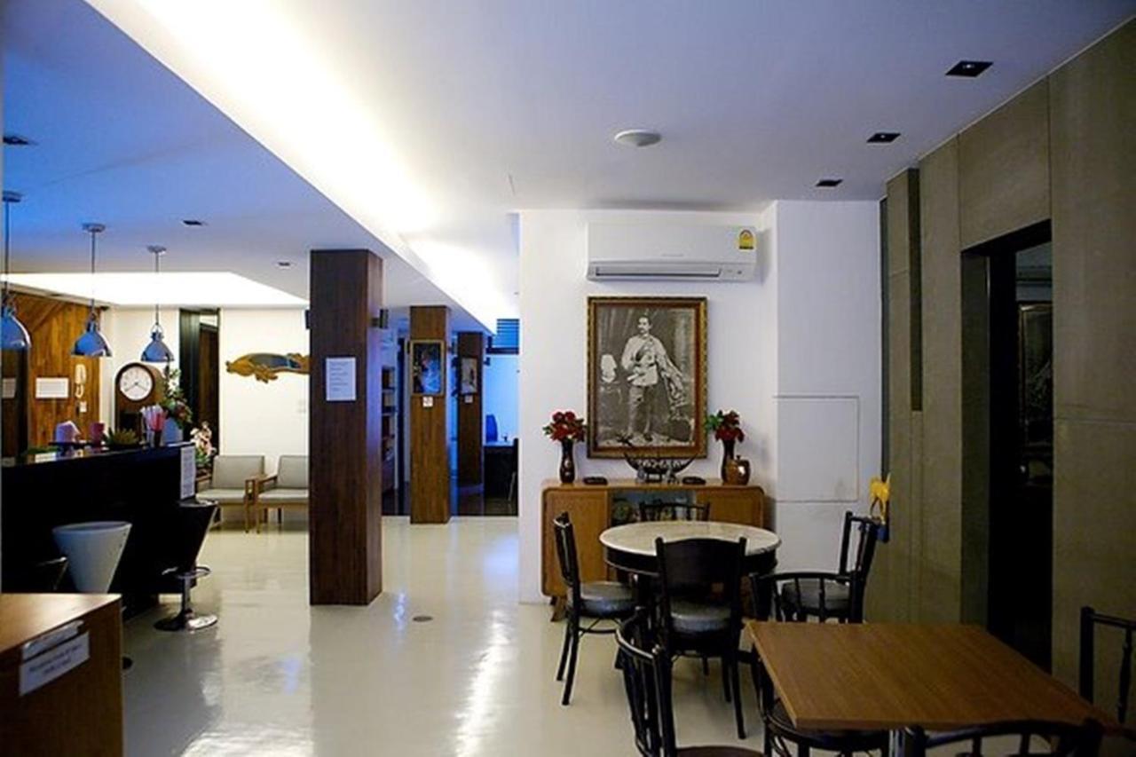 At One Inn Hualampong Bangkok Bagian luar foto